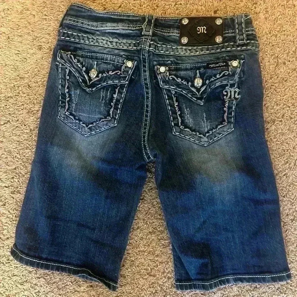 NWOT- Miss me Bermuda boyfriend shorts- dark wash- waist size 27”. - Picture 5 of 8